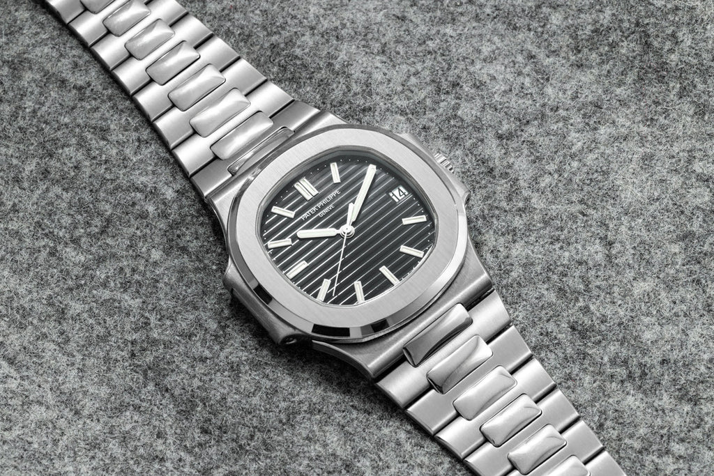 Patek Philippe Silver & Black Luxury Men’s Wristwatch – Classic Two-Tone Elegance